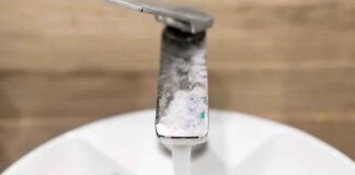 Addio calcare in un lampo, ti basta solo un ingrediente che hai a casa - RicettaSprint