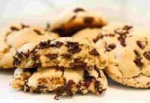 Biscotti fit proteici con gocce di cioccolato