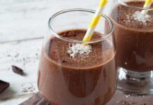 Preparo la versione fredda della cioccolata calda usando una bottiglia, 10 minuti e la merenda è pronta!