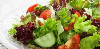 Insalata avanzata, non buttarla via, fai come mia zia Luisa perché lei la conserva sempre così - RicettaSprint