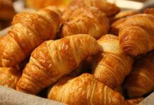 Cornetti soffici da farcire come si vuole, impasti e metti in friggitrice ad aria, che colazione spaziale