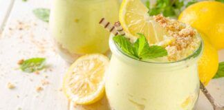 Contro il caldo ho preparo questa merenda fresca, la arricchisco con la frutta e non serve metterla in freezer - RicettaSprint