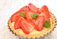 Crostatine morbide con crema al limone e fragole