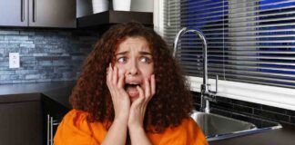 Quando cambiare la spugna dei piatti e Come disinfettare le spugne da cucina?