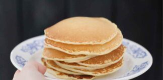 Quando dimentico di comprare il pane preparo sempre questi, la variante salata l'abbini con tutto - RicettaSprint