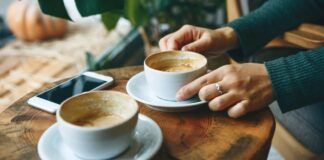 Bere caffè accompagnandolo con integratori e vitamine non fa bene
