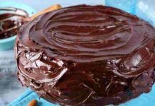 Torta caffelatte con glassa al cioccolato fondente