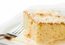 Soffice come una nuvola, ma senza tracce di burro: basta il, ripieno di questa torta per farci sognare Torta morbida con crema al latte e miele