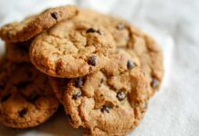 Da quando ho scoperto questi biscotti, me li mangio a colazione e pure a merenda, il segreto sono le mele, appena 60 kcal