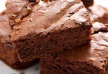 Brownies anche tutti i giorni se li prepari così: con banane e cacao li rendi leggerissimi ma il sapore è divino! Brownies anche tutti i giorni se li prepari così: con banane e cacao li rendi leggerissimi ma il sapore è divino!