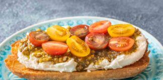 Non le solite bruschette, ai pomodorini aggiungo mandorle e deliziosa burrata, ora si che si ragiona!