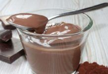 Ti puoi mangiare il miglior budino al cioccolato senza usare una goccia di latte: 4 ingredienti calorie pari a 0