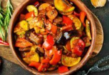 Soluzione light per una caponata a cui non manca niente solo le calorie, la facciamo nella friggitrice ad aria! Soluzione light per una caponata a cui non manca niente solo le calorie, la facciamo nella friggitrice ad aria!