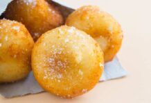 Castagnole estive, da quando le ho scoperte non fanno altro che chiedermele, sono deliziose e leggerissime Castagnole estive, la ricetta lampo che io faccio con quello che ho a casa, 2 minuti per farle ancora meno per finire