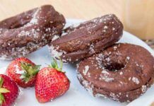 Dirai addio alla bilancia senza rinunce: ho scoperto delle ciambelle tutte al cioccolato da solo 150 kcal, le devi provare! Dirai addio alla bilancia senza rinunce: ho scoperto delle ciambelle tutte al cioccolato da solo 150 kcal, le devi provare!