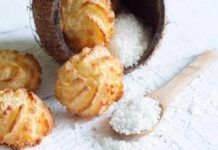 Per me sono ciuffi di cocco, in realtà sono dei morbidi biscotti che non hanno orari, li mangi quando vuoi! Per me sono ciuffi di cocco, in realtà sono dei morbidi biscotti che non hanno orari, li mangi quando vuoi!