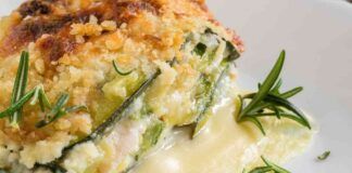 Ti stupisco stasera: porto a tavola le lasagne per cena, ma niente pasta solo zucchine, così non ti pesa!