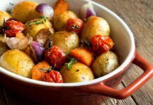 Le patate non le faccio fritte, ma alla Mediterranea: con pomodorini e spezie, la scarpetta é d’obbligo