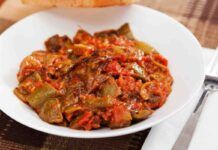 Peperoncini verdi alla napoletana, non vanno fritti prima: metti tutto in padella come fa la nonna e lo servi anche freddo