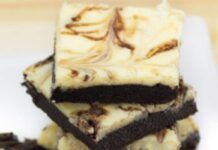 Quadrotti black and white: l’esplosione di gusto a prova di inzuppo, una variante dei brownies che non lascia scampo!