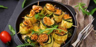 Grigliate le zucchine, le ho farcite con pane e tonno e dopo 10 minuti in forno ho zittito pure la cognata viziosa, quanti complimenti!
