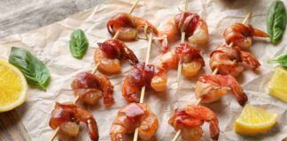 Con due ingredienti è pronta la cena, questi spiedini si fanno al volo e non avanzano mai, se li litigano fino all'ultimo