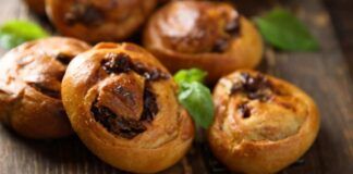 Ne mordi uno e non te l'aspetti: tarallini pugliesi alle melanzane, ti fanno venire ancora più voglia di sgranocchiarli!
