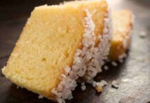 Prendo una bottiglia di plastica e shakero tutto lì dentro: la torta con cocco e limone senza burro non è mai stata così buona torta con cocco e limone