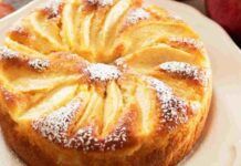 Non uso la bilancia, solo l’occhio per preparare questa torta di mele: una fetta tira l’altra e la spazzolano che è un piacere torta di mele senza bilancia