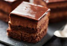 Non volevo preparare la solita Millefoglie così ho fatto la mia versione cremosa al cioccolato e non fanno che chiedermela oramai! Non volevo preparare la solita Millefoglie così ho fatto la mia versione cremosa al cioccolato e non fanno che chiedermela oramai!