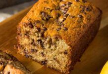 Aggiungo sempre le gocce di cioccolato, solo così i piccoli mangiano il banana bread, lo portano persino a scuola Aggiungo sempre le gocce di cioccolato, solo così i piccoli mangiano il banana bread, lo portano persino a scuola