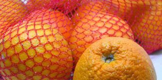 Qual è il motivo del perché le arance vengono vendute nella retina rossa
