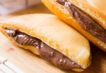 Avevo voglia di una colazione diversa e super gustosa, ho fatto dei pancake alla Nutella irresistibili, pronti in pochissimi minuti