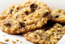 Preparo biscotti tutte la mattina oramai: ci metto 5 minuti e uso solo 3 ingredienti, con 50 kcal la mia dieta è apposto! Biscotti tutte le mattine, basta farli così: solo 3 ingredienti e 50 kcal, ottimi per la dieta!