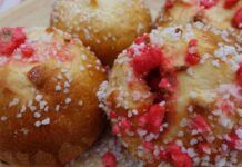 Brioche al latte e frutta soffici come nuvola e leggeri come la piuma, il risveglio sarà strepitoso, litigheranno per il bis