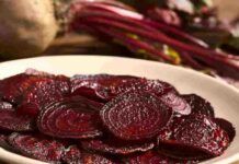 Chips di barbabietole, perché non esistono solo le patate: sono pronte in meno di mezz’ora e risolvono tutti i problemi Chips di barbabietole