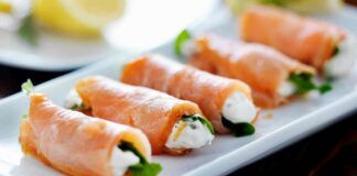 Hai del formaggio cremoso in frigo Perfetto, farcisci il salmone e servirai un antipasto Gourmet sarà un successone