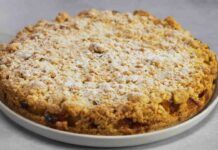 La sbriciolata alle mele la preferisco alla classica torta, una bontà unica, croccante fuori e morbidissima dentro