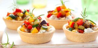Lascerai tutti senza parole, anche la suocera, con questi cestini di verdure e formaggio un antipasto gourmet da non perdere