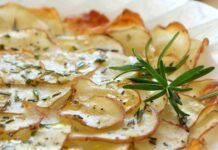 Chips di patate al forno Le chips di patate le faccio al forno sono croccanti e leggerissime perfette con tutto