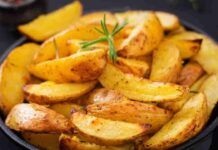 Meglio di quelle al forno, le patate fatte così piacciono a tutti: non consumi energia e non friggi, ti sembra poco Patate croccanti
