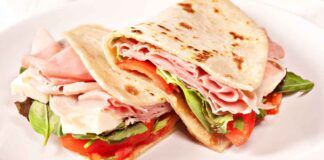 Preparo delle piadine fatte in casa meglio della piadineria di questa estate, le faccio light solo 250 kcal, se le litigano - RicettaSprint