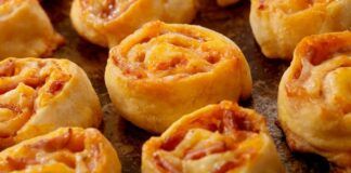 Dopo il primo giorno di scuola a cena sorprendili con i rotolini di pizza, sono così buoni che andranno a ruba subito! - RicettaSprint