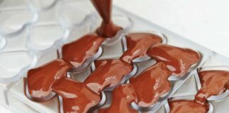 Come far staccare l'uovo di cioccolato dallo stampo?