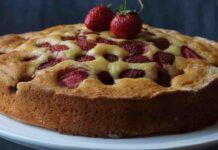 Merenda super light con le fragole, faccio sempre questa torta super morbida che non mi fa ingrassare - RicettaSprint