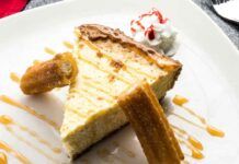 torta di mele autunnale, sembra una cremosa cheesecake e una sfiziosa sbiciolata, la devi provare