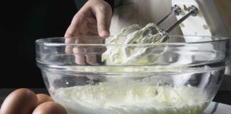Oggi in cucina ho fatto un disastro e la panna non si è monta rimanendo liquida, ma ho risolto così - RicettaSprint