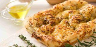 Ti faccio preparare una focaccia che non si impasta, si mescola: non ti sporchi le mani ed è pure più buona di quella che fa il fornaio!