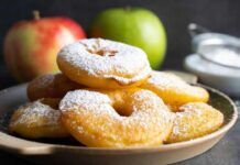 Frittelle di mele croccanti fuori e morbide dentro, merito della pastella al latte