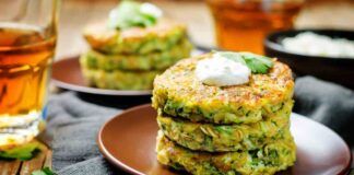 Frittelle che una tira l'altra: pratiche e velocissime, si fanno con solo erbette e ricotta ma quanto sono buone!